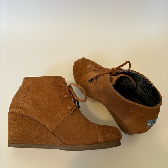 Toms Wedge Booties, Size 5 - Picture 1 of 6